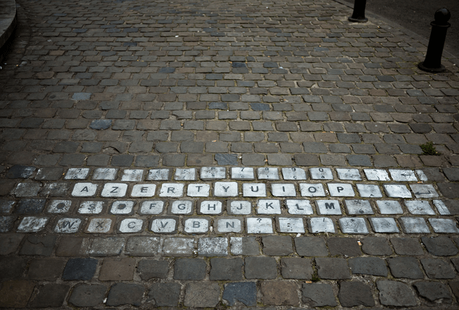 teclado en plena calle de bruselas