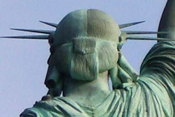 estatua de la libertad pelo por detrás