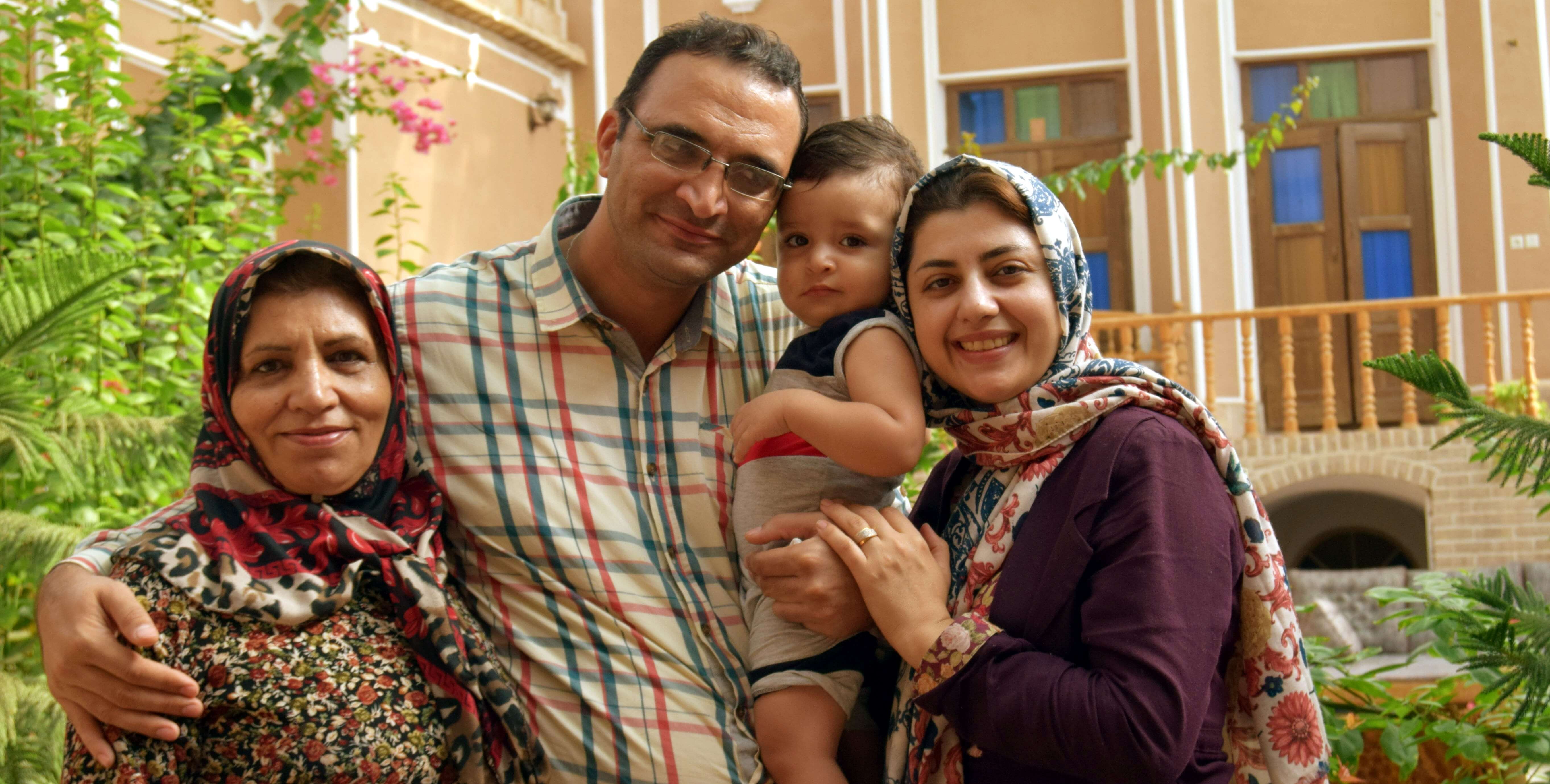 miradas persas familia en yadz